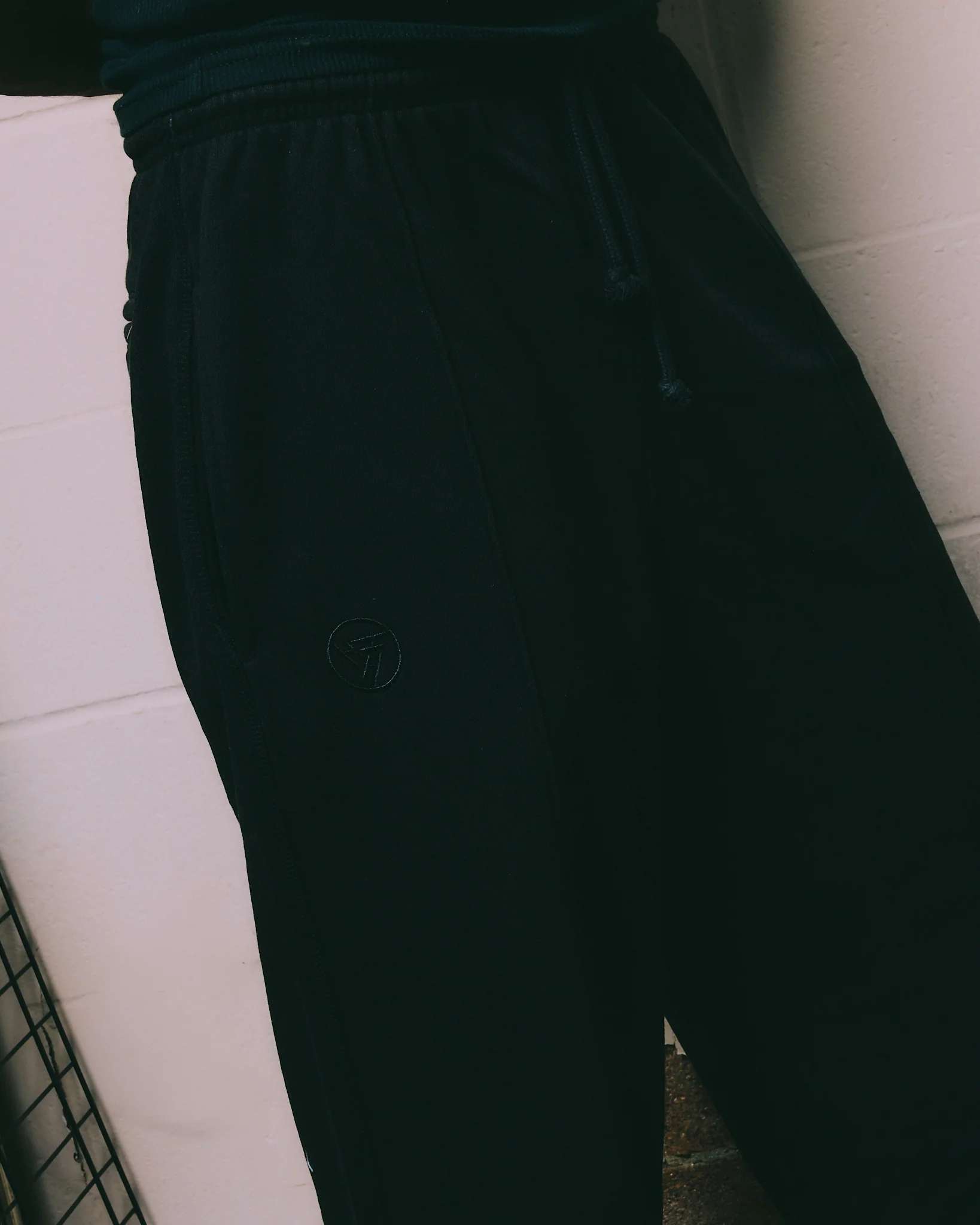 1584-small-30-small-30-variation-4.webp HYPLAND HEAVY WEIGHT PLEATED LOGO SWEAT PANTS (BLACK)