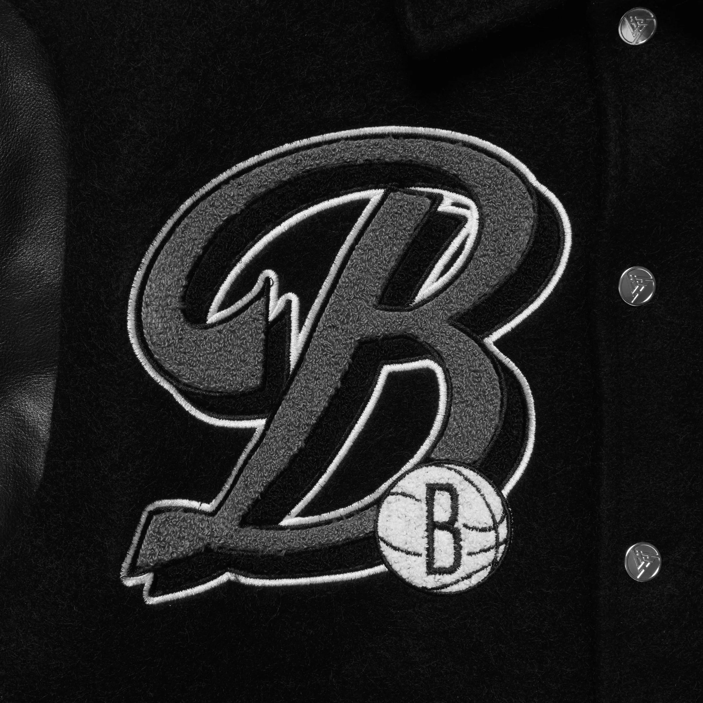 2081-nba-brooklyn-nets-varsity-jacket-black-3.webp NBA BROOKLYN NETS VARSITY JACKET (BLACK)