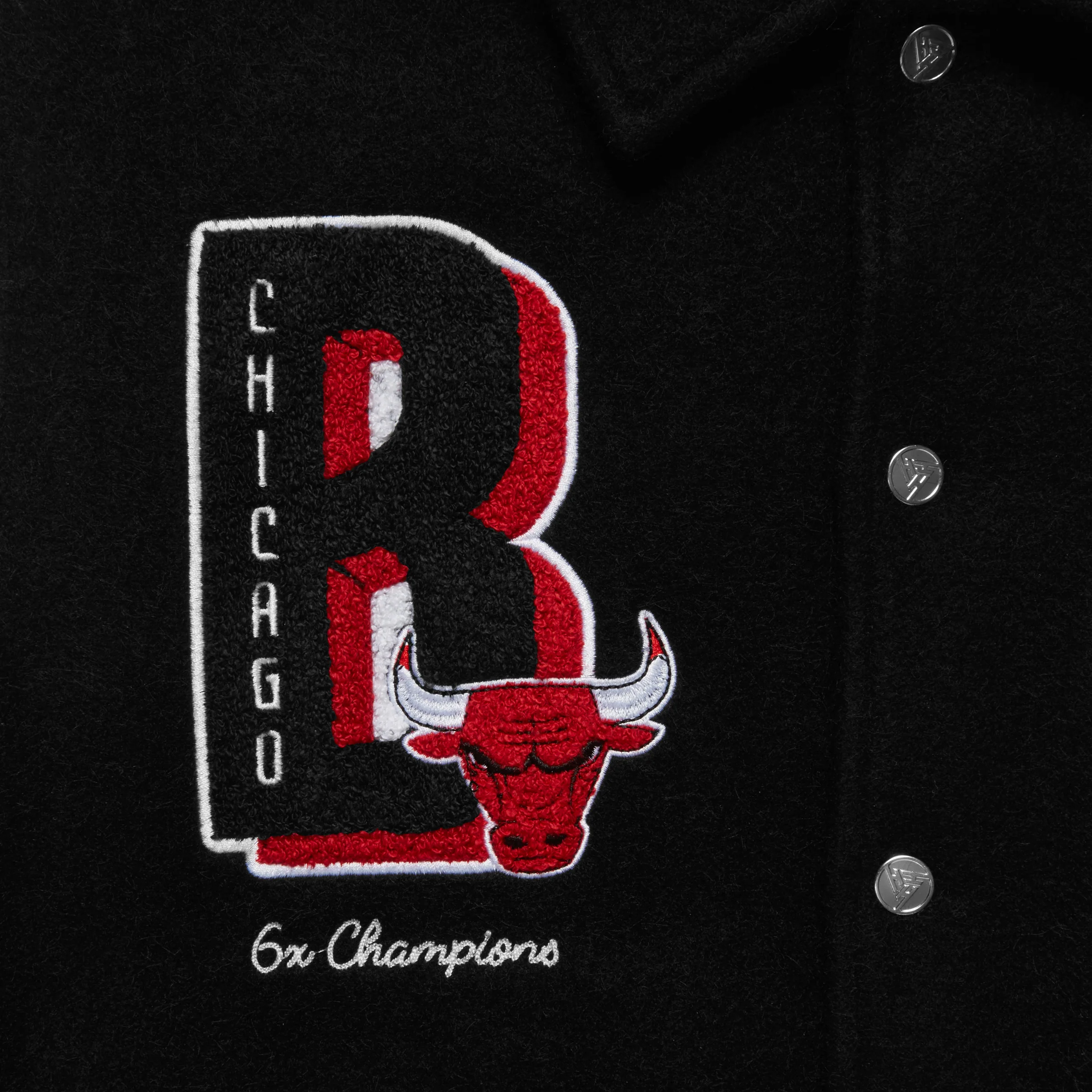 2130-nba-chicago-bulls-varsity-jacket-black-3.webp NBA CHICAGO BULLS VARSITY JACKET (BLACK)