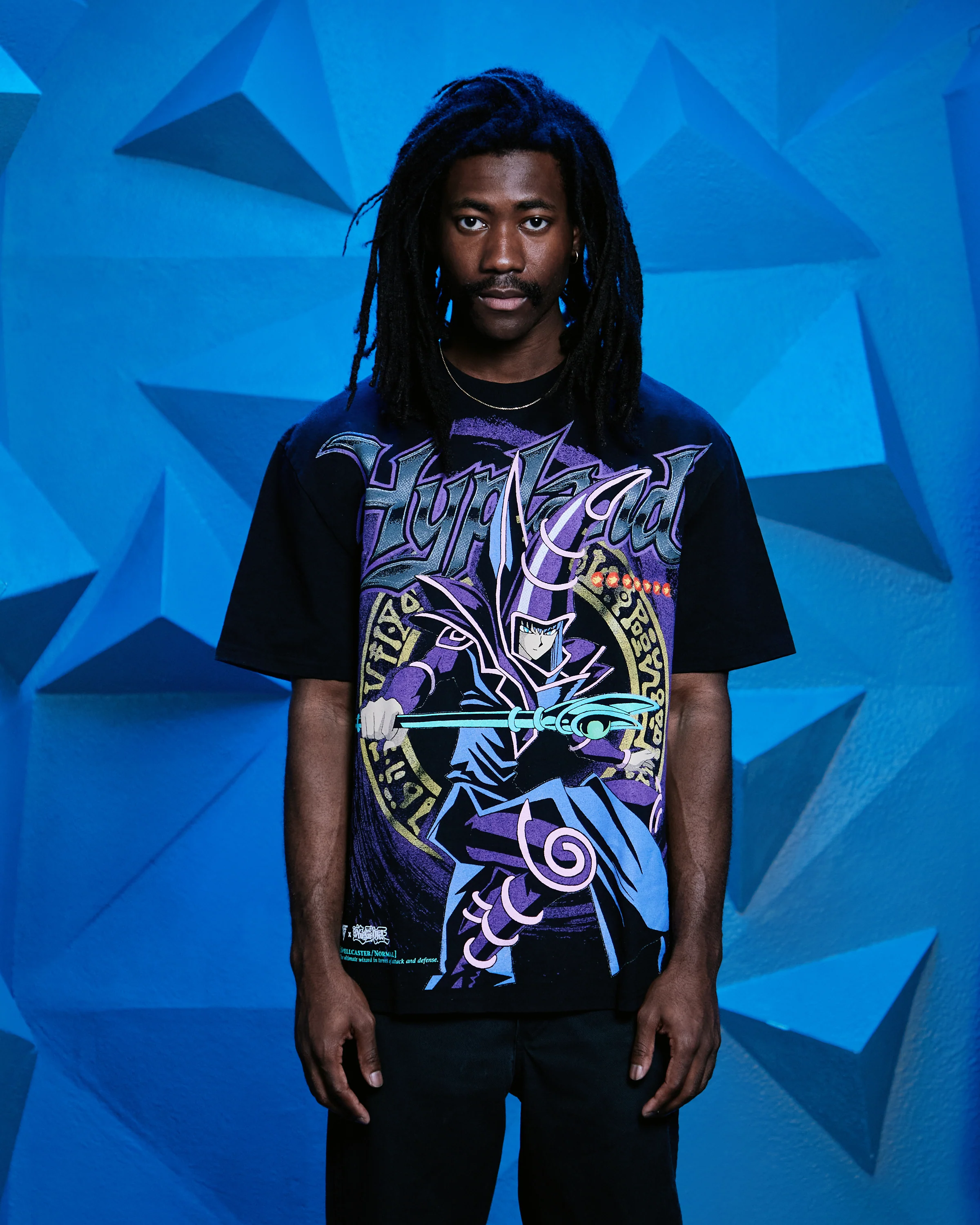 2613-yugioh-dark-magician-jumbo-print-shirt-black-3.webp YUGIOH DARK MAGICIAN JUMBO PRINT SHIRT (BLACK)